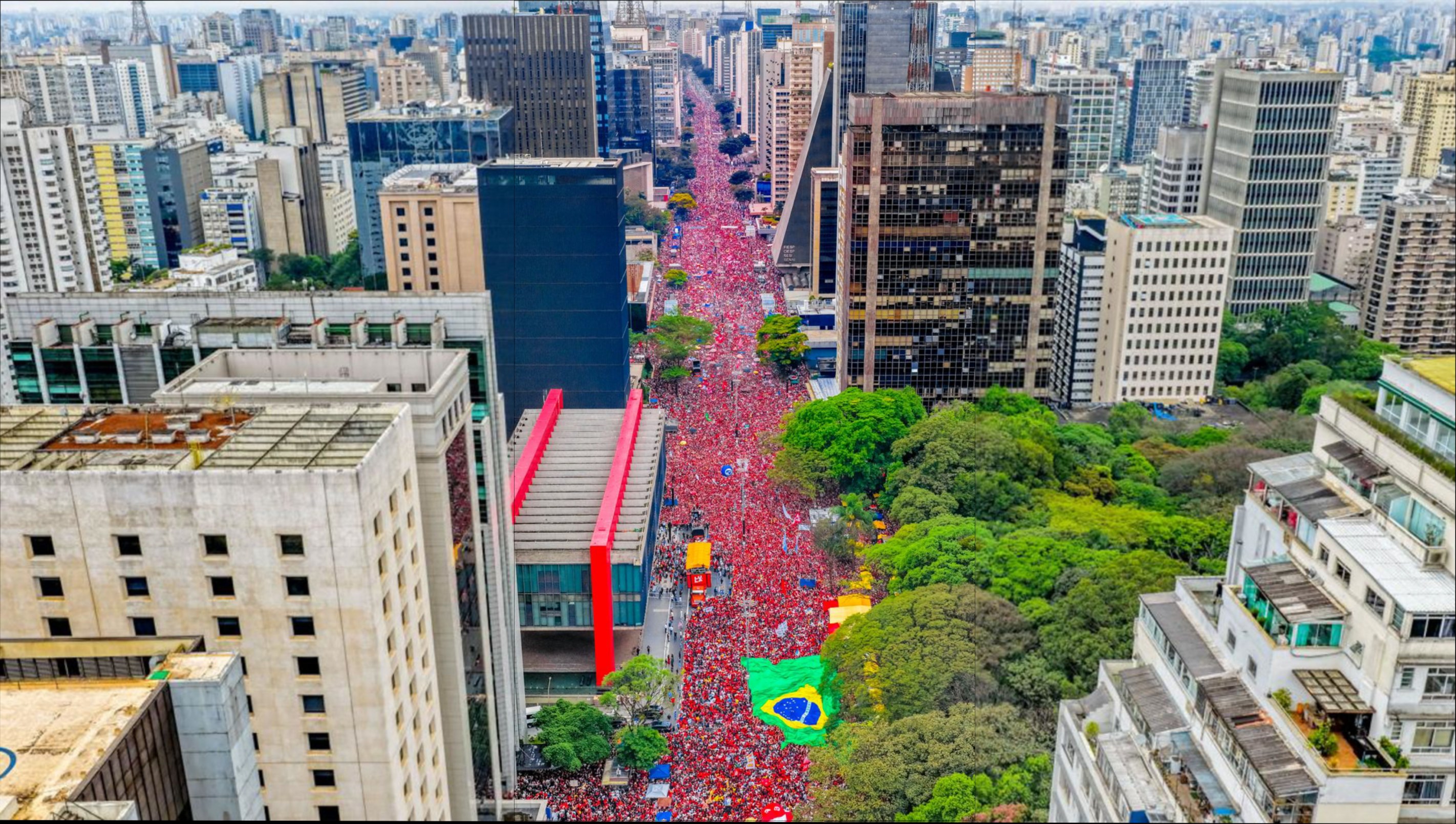 Mosaico de 3 fotos aéreas olhando para o Paraíso